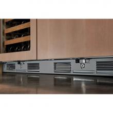 Subzero 7030800 - KICKPLATE, DUAL UC24 SILVER